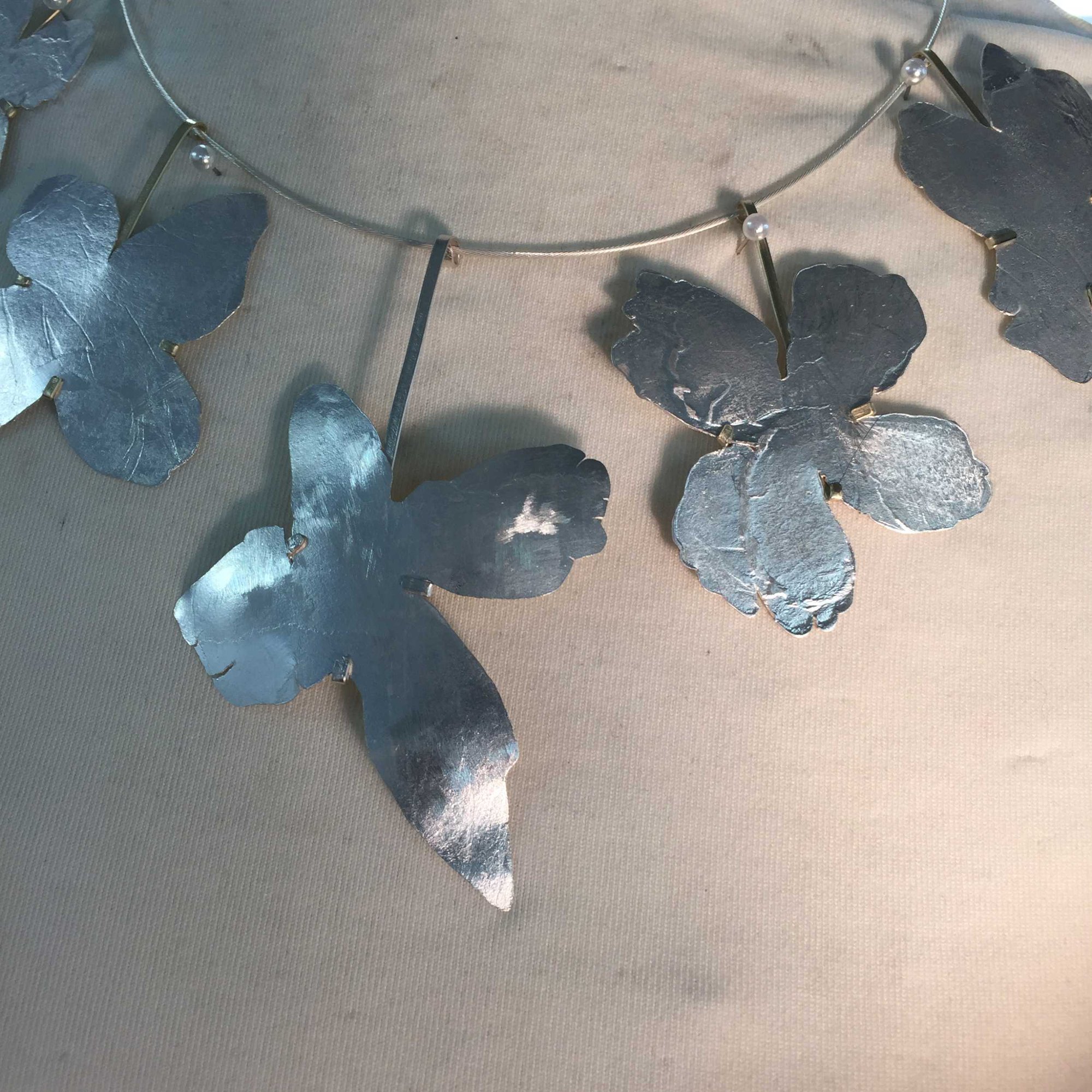 Cathy Tuohy, Floral neckpiece
